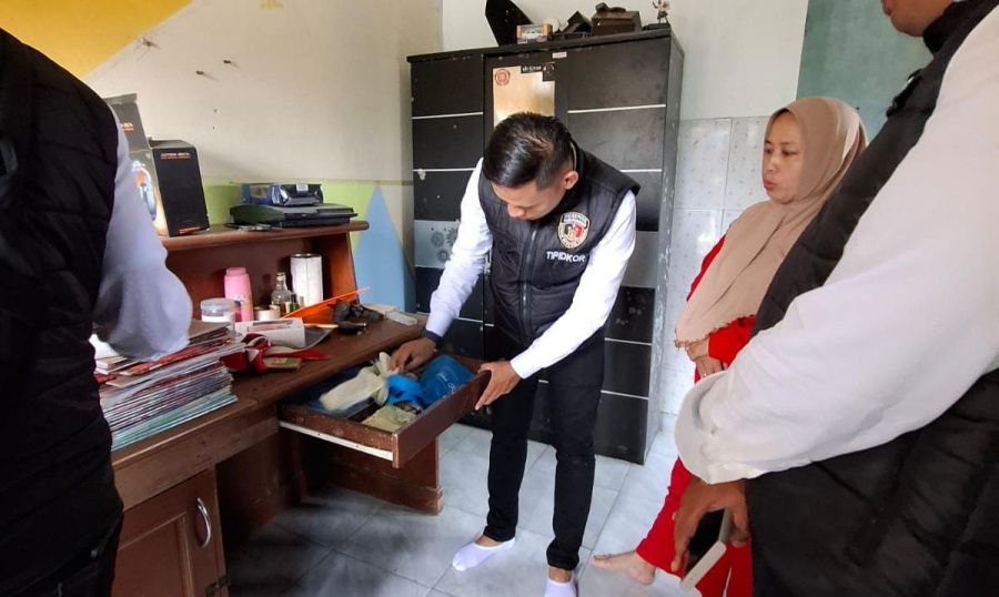 Diduga Korupsi Dana Desa, Polisi Geledah Rumah Mantan Kades