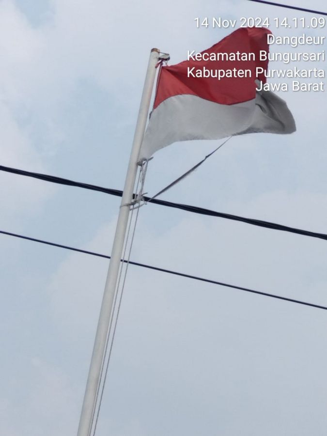 Miris! Bendera Kusam dan Robek Berkibar di Halaman Desa Dangder, Ada Sanksi Jika Sengaja Dibiarkan