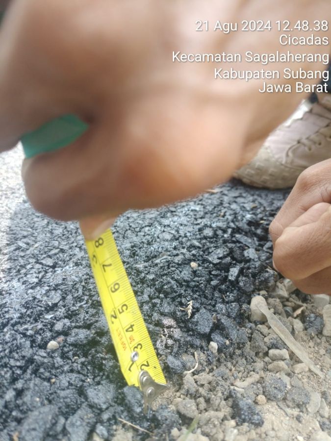 Pekerjaan Hotmix Desa Cicadas Diduga Dipihak Ketigakan dan Asal Jadi