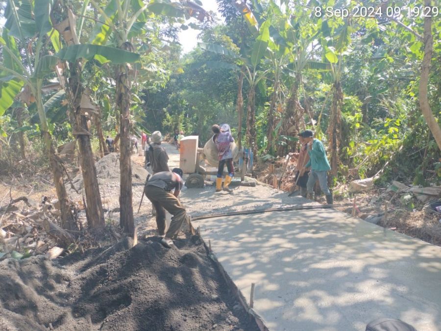 Realisasikan Dana Banprov Untuk Pembangunan Rabat Beton Meningkatkan Aksesibilitas di Desa Wanawali