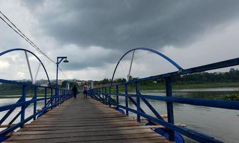 Tiga Jembatan Apung Viral di Bandung Barat