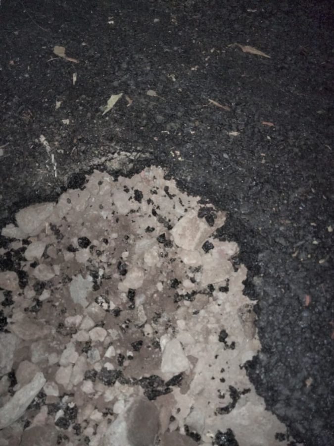 Warga Kecewa, Belum Semusim Jagung Pekerjaan Hotmix Jalan Desa Cicadas Sudah Rusak