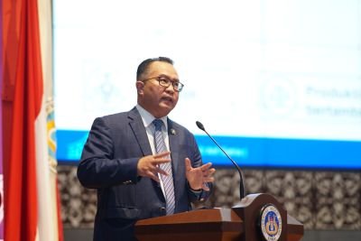 Orasi Ilmiah Dies Natalis: Kepala BRIN Dorong UNP Jadi Innovation University