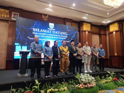 senkom-kota-bandung-hadiri-acara-pendidikan-politik-bagi-ormas-yang-digelar-bakesbangpol